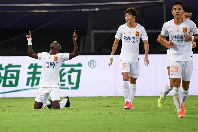 日本国门铃木彩艳备战世界杯：肩负1号重任，目标展现稳定表现
